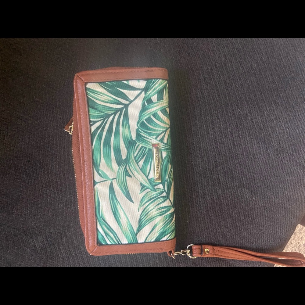 Enzo Angiolini wallet